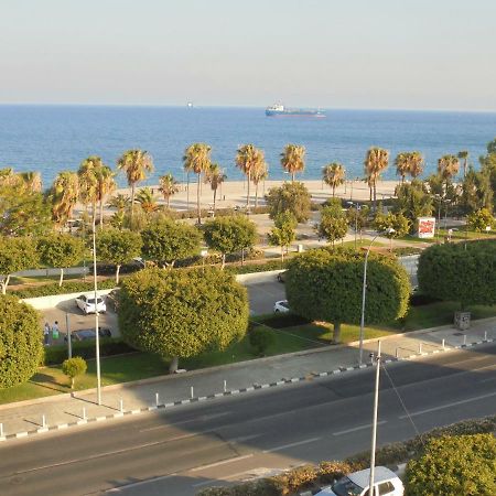 Kermia Court - Beach-Front, Modern 2 Bedroom -Sleeps 6 Limassol Luaran gambar