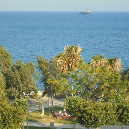 Kermia Court - Beach-Front, Modern 2 Bedroom -Sleeps 6 Limassol Luaran gambar