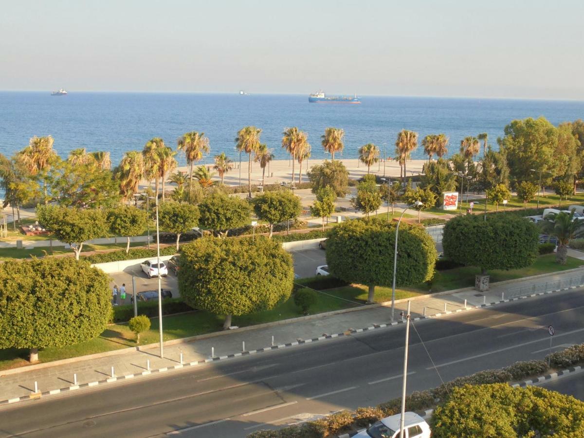 Kermia Court - Beach-Front, Modern 2 Bedroom -Sleeps 6 Limassol Luaran gambar