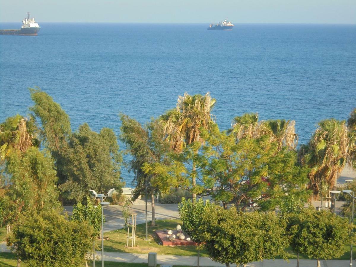 Kermia Court - Beach-Front, Modern 2 Bedroom -Sleeps 6 Limassol Luaran gambar