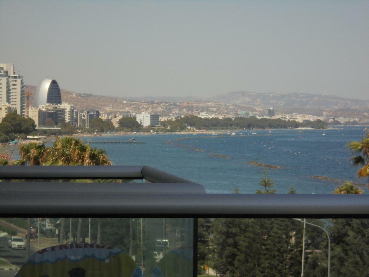 Kermia Court - Beach-Front, Modern 2 Bedroom -Sleeps 6 Limassol Luaran gambar