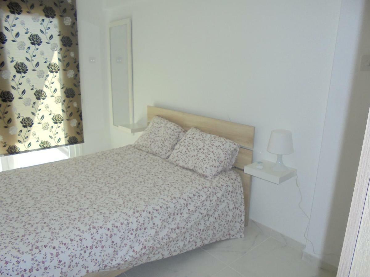 Kermia Court - Beach-Front, Modern 2 Bedroom -Sleeps 6 Limassol Luaran gambar