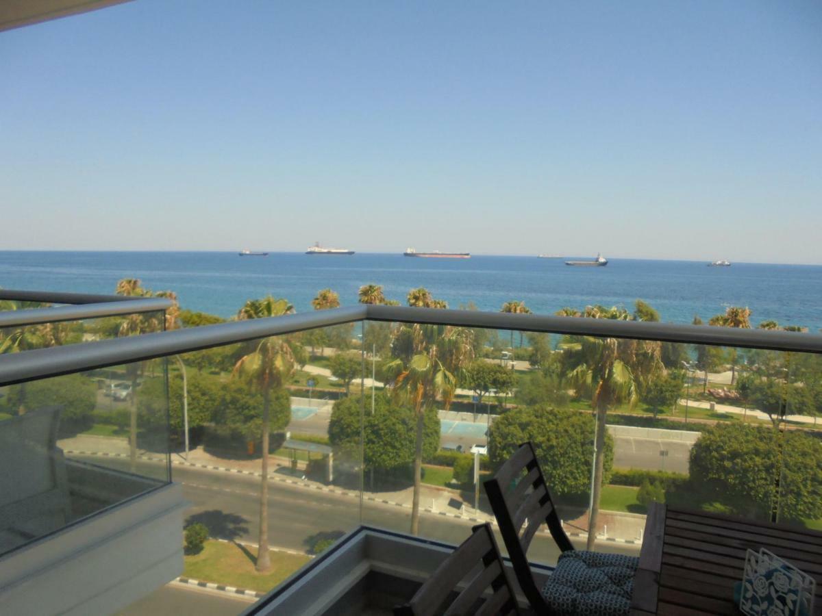 Kermia Court - Beach-Front, Modern 2 Bedroom -Sleeps 6 Limassol Luaran gambar