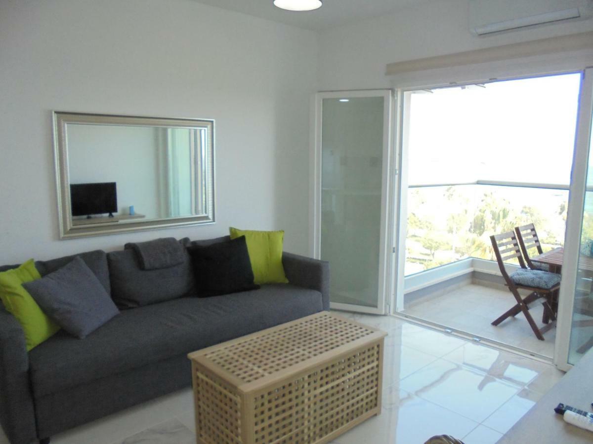 Kermia Court - Beach-Front, Modern 2 Bedroom -Sleeps 6 Limassol Luaran gambar