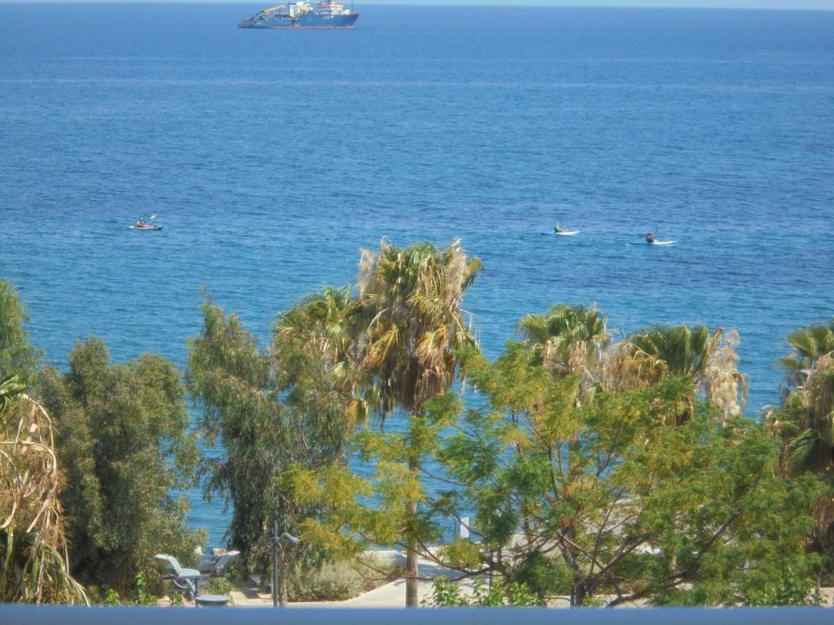 Kermia Court - Beach-Front, Modern 2 Bedroom -Sleeps 6 Limassol Luaran gambar