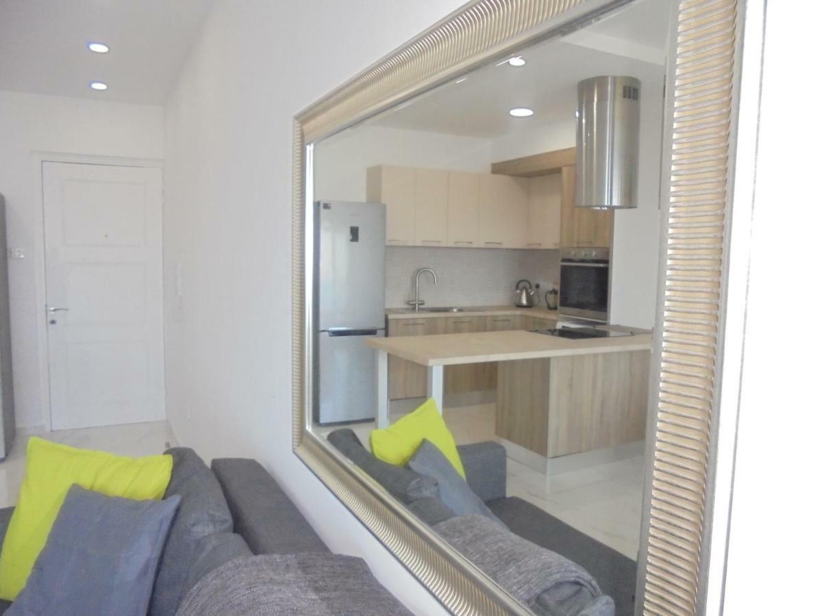 Kermia Court - Beach-Front, Modern 2 Bedroom -Sleeps 6 Limassol Luaran gambar