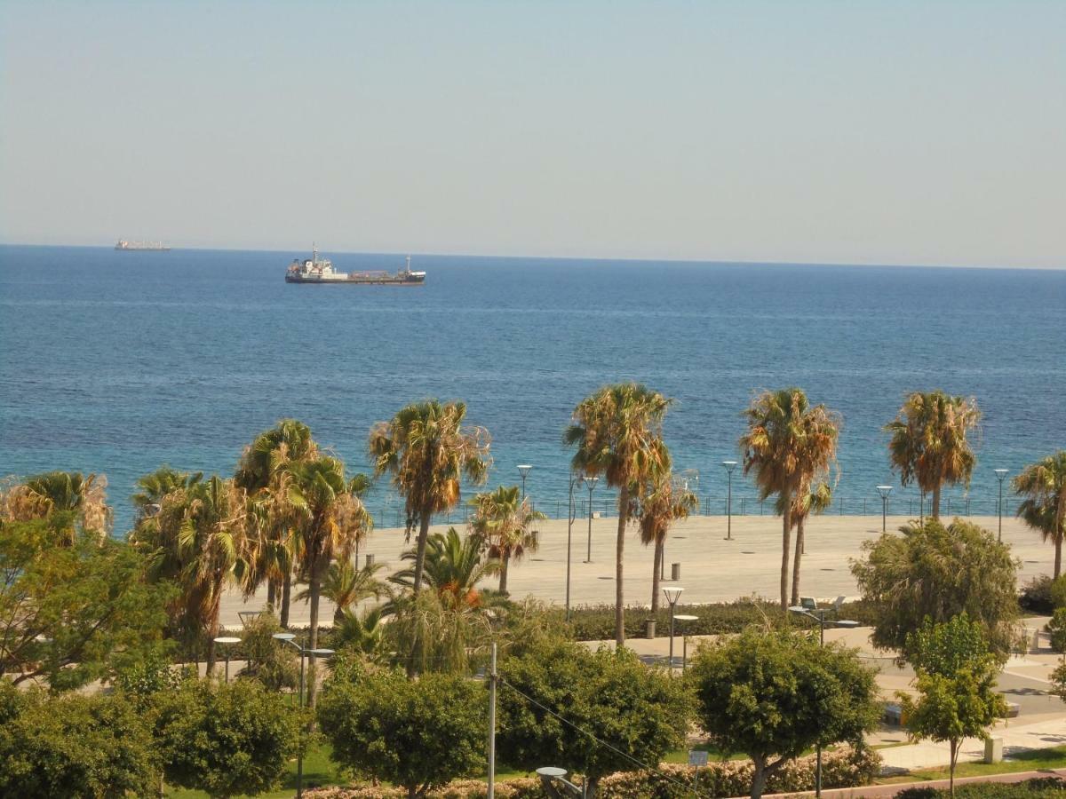 Kermia Court - Beach-Front, Modern 2 Bedroom -Sleeps 6 Limassol Luaran gambar