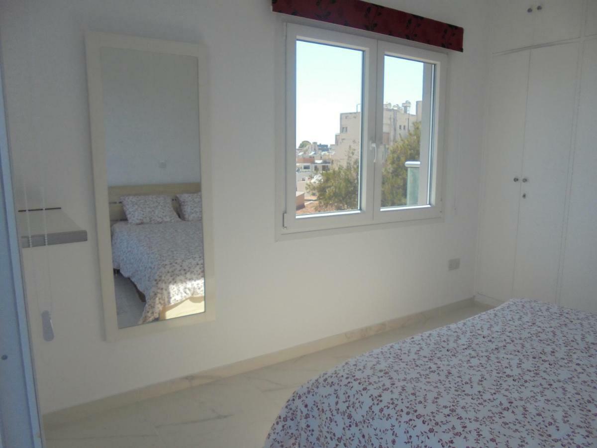 Kermia Court - Beach-Front, Modern 2 Bedroom -Sleeps 6 Limassol Luaran gambar
