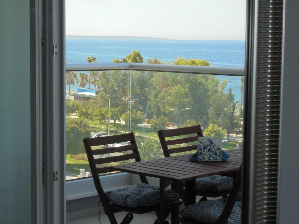 Kermia Court - Beach-Front, Modern 2 Bedroom -Sleeps 6 Limassol Luaran gambar