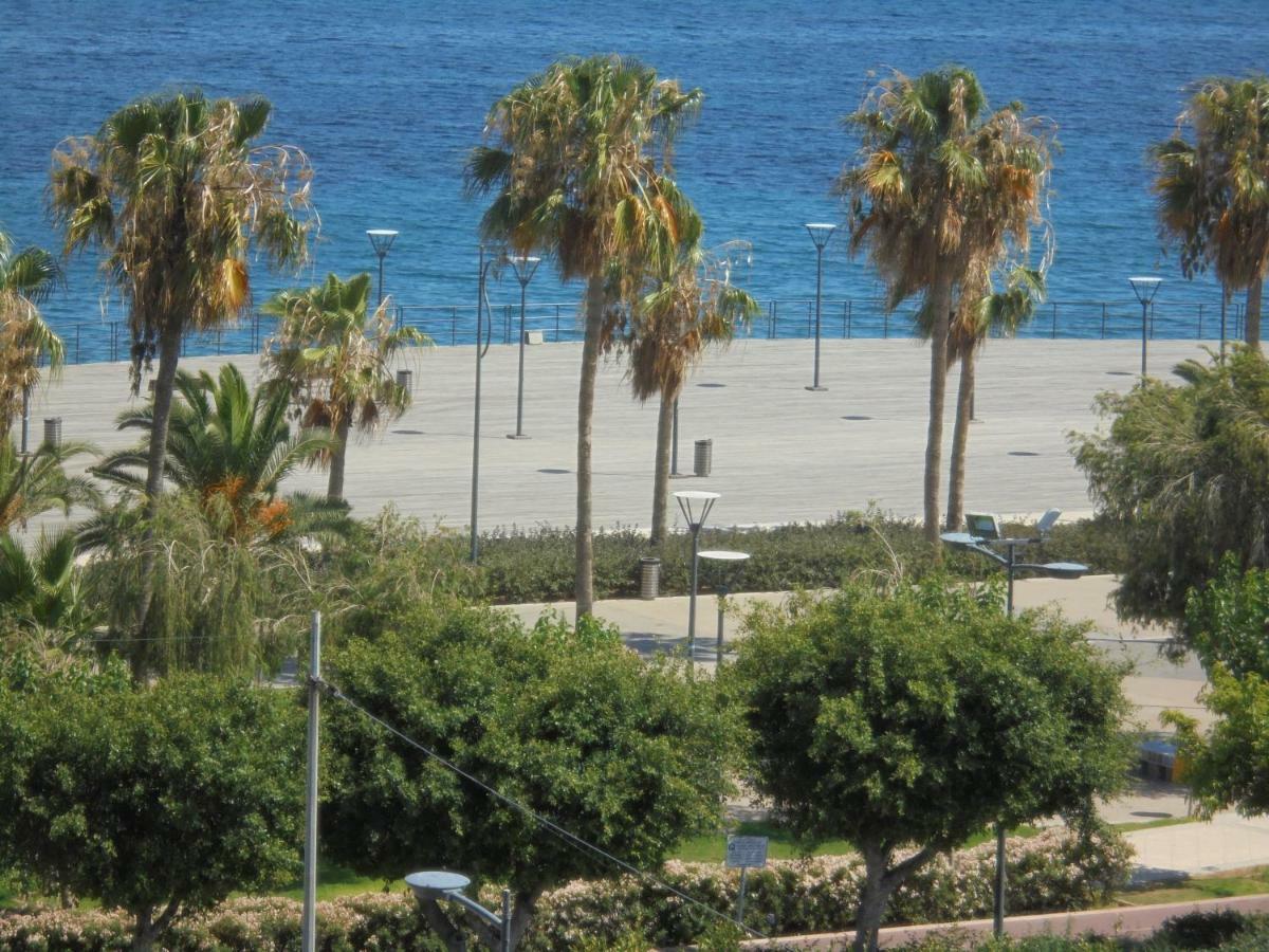 Kermia Court - Beach-Front, Modern 2 Bedroom -Sleeps 6 Limassol Luaran gambar