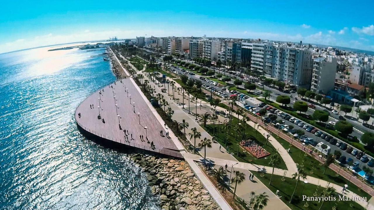 Kermia Court - Beach-Front, Modern 2 Bedroom -Sleeps 6 Limassol Luaran gambar